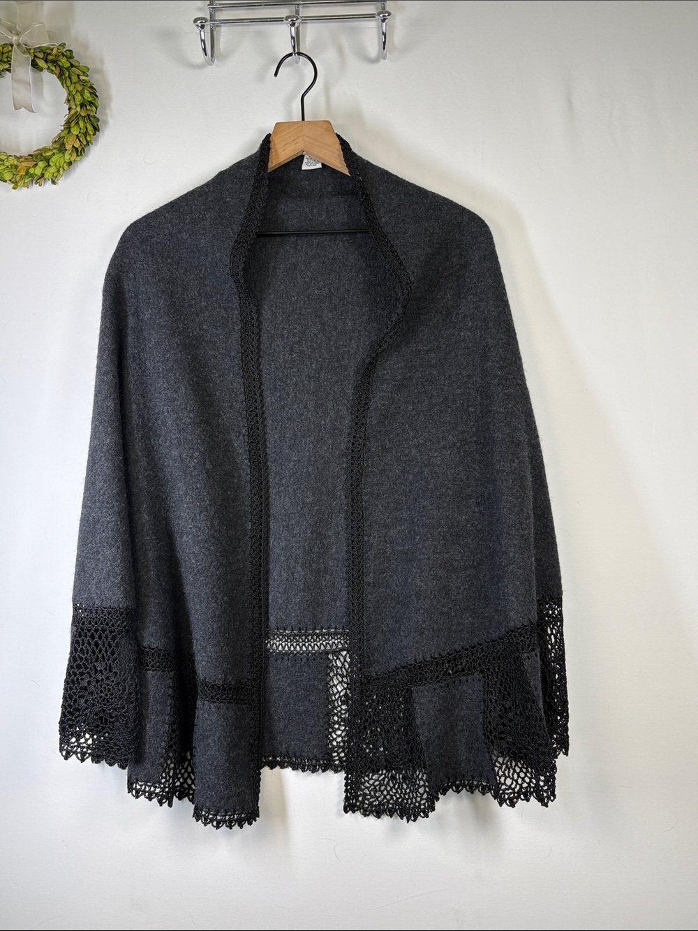 CABI Open Front Charcoal Grey Wool Wrap Capelet Shawl size OS